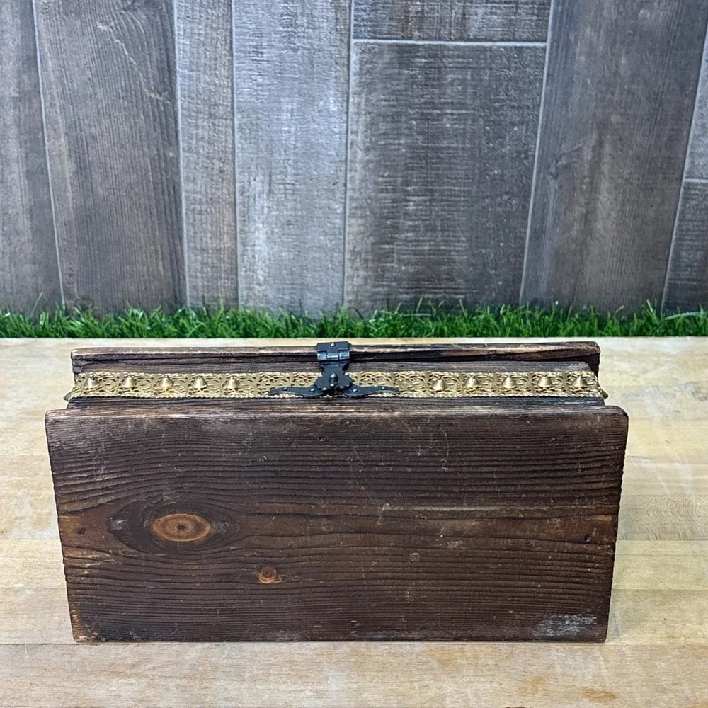 Vintage Wooden Trinket Jewelry Box Crest Gold Tone Decorative Keepsake Chest